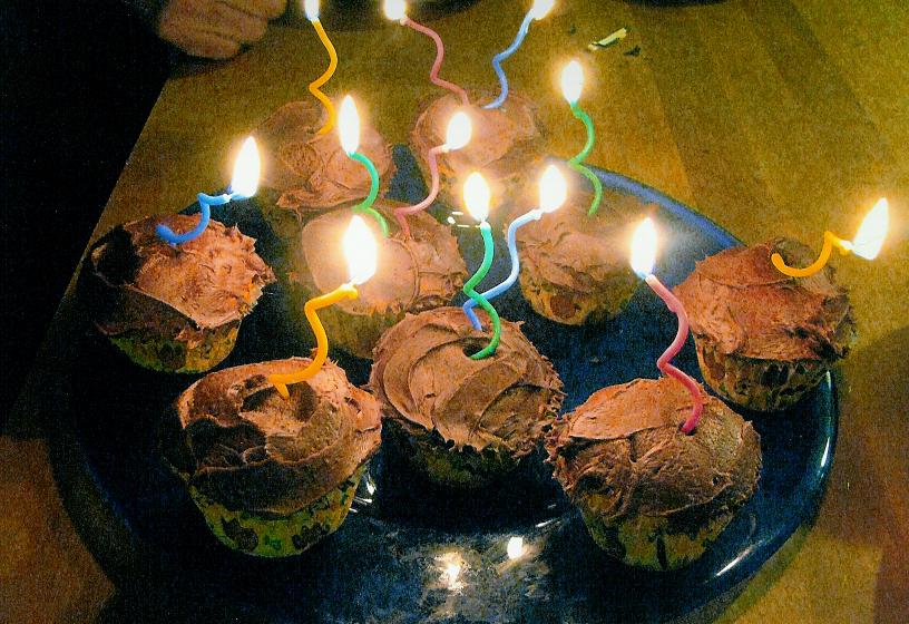 BIRTHDAY CUP CAKES!