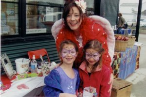 The Art Angel paints faces